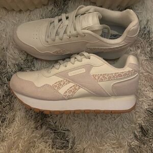 Reebok Women's Cream and Pink Sneakers